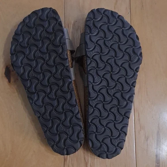Brand new, w/o tags, Birkenstocks - Picture 3 of 4